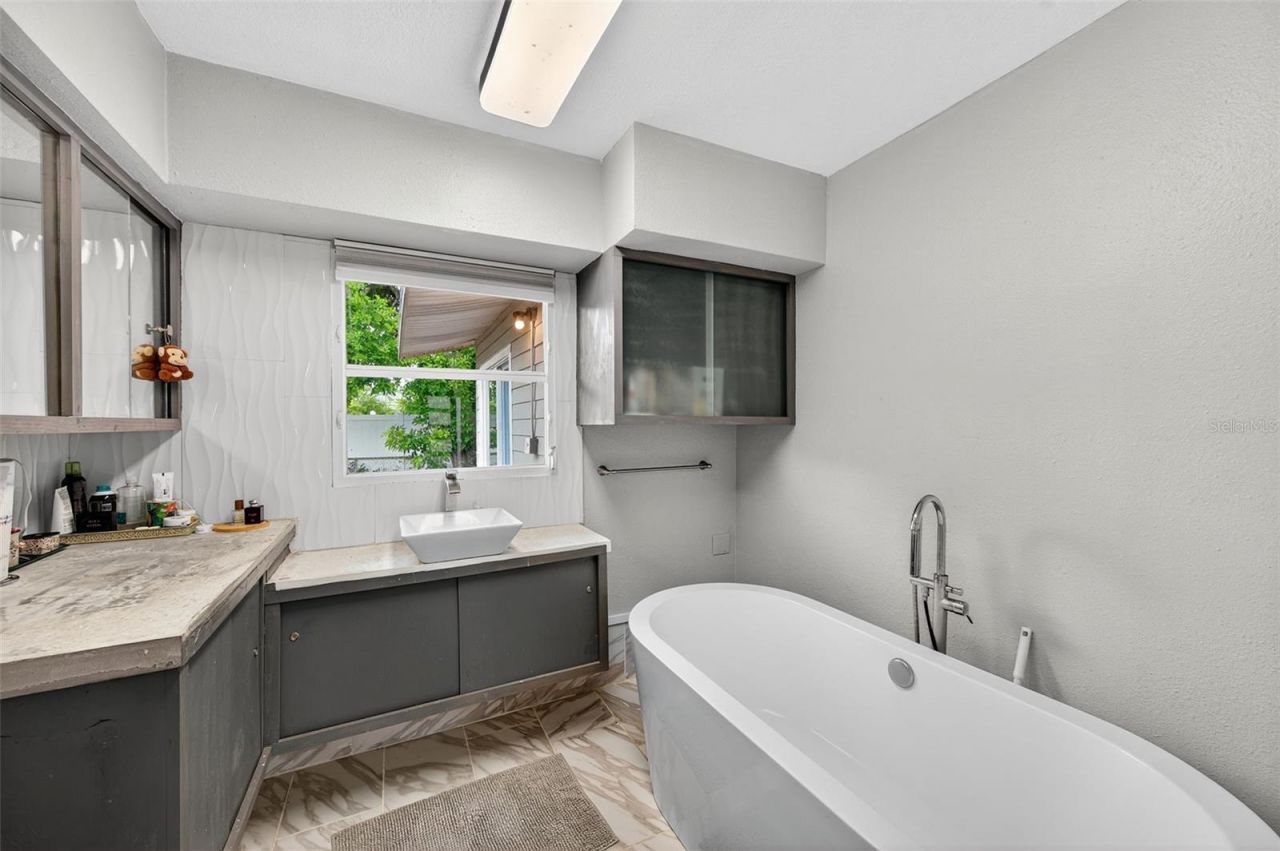 300 Davison Avenue Ne, Saint Petersburg, FL 33703 Photo