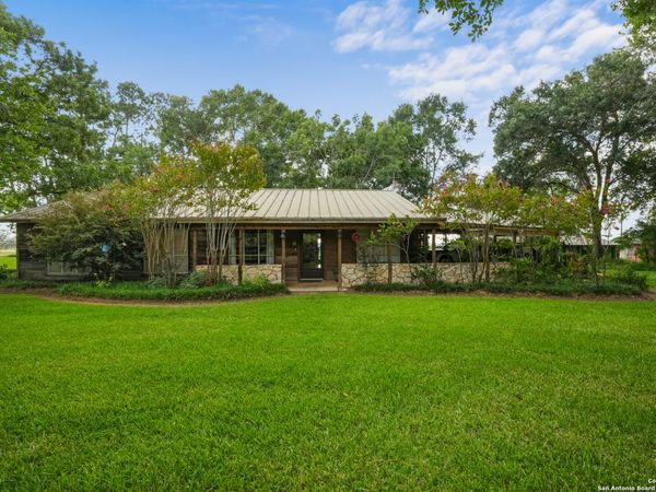 4555 S Ogden, Poteet, TX 78065