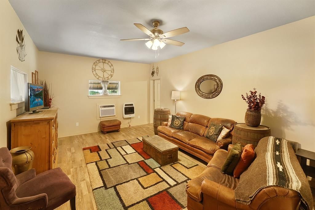 207 N Oneil Street, Alvord, TX 76225 Main Photo