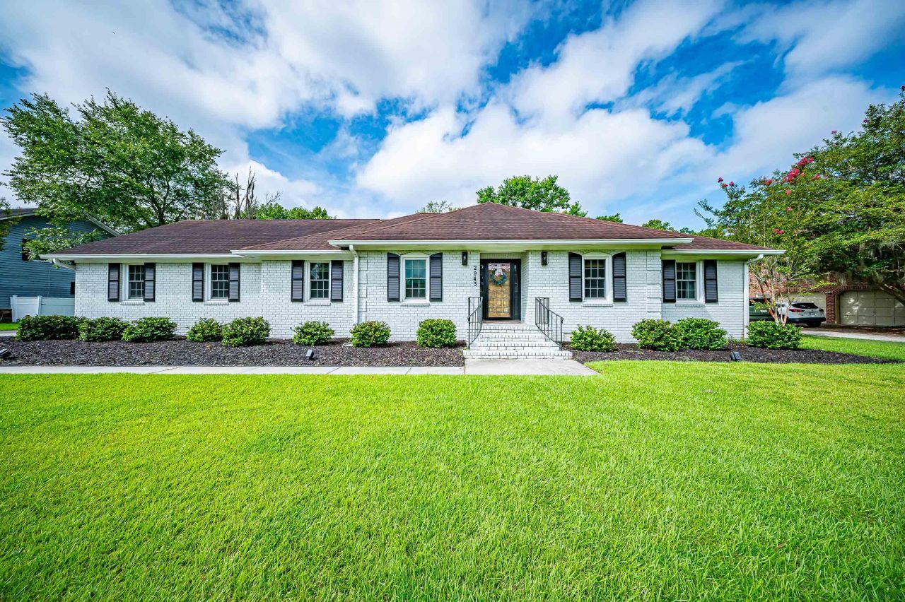 2943 Doncaster Drive Photo 1