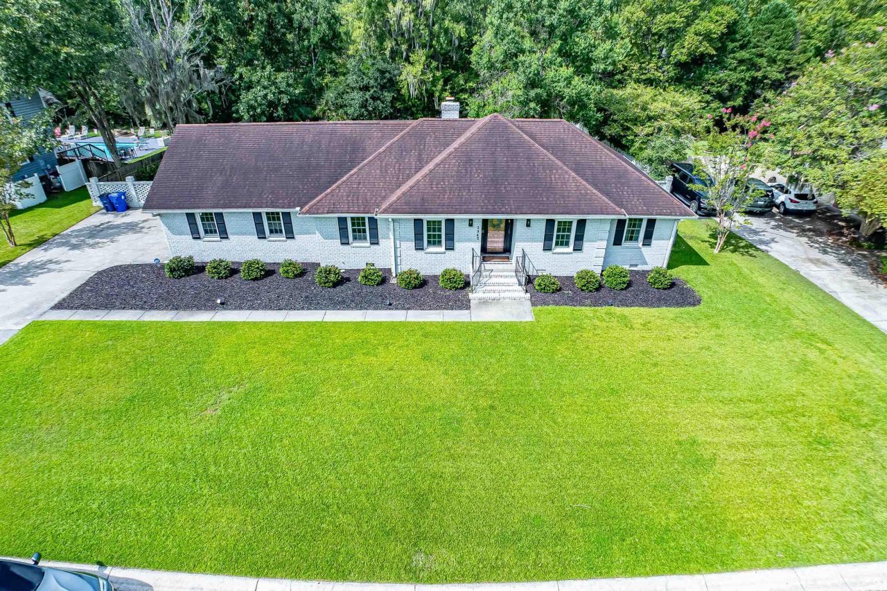 2943 Doncaster Drive Photo 2