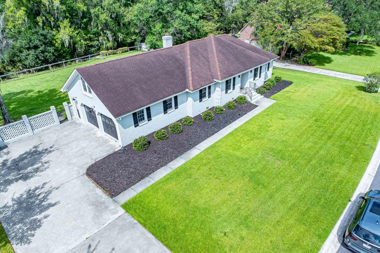 2943 Doncaster Drive Photo 6