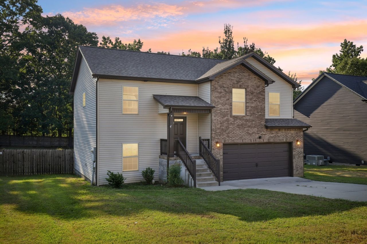 1864 Red Fox Trl, Clarksville, TN 37042 Main Photo