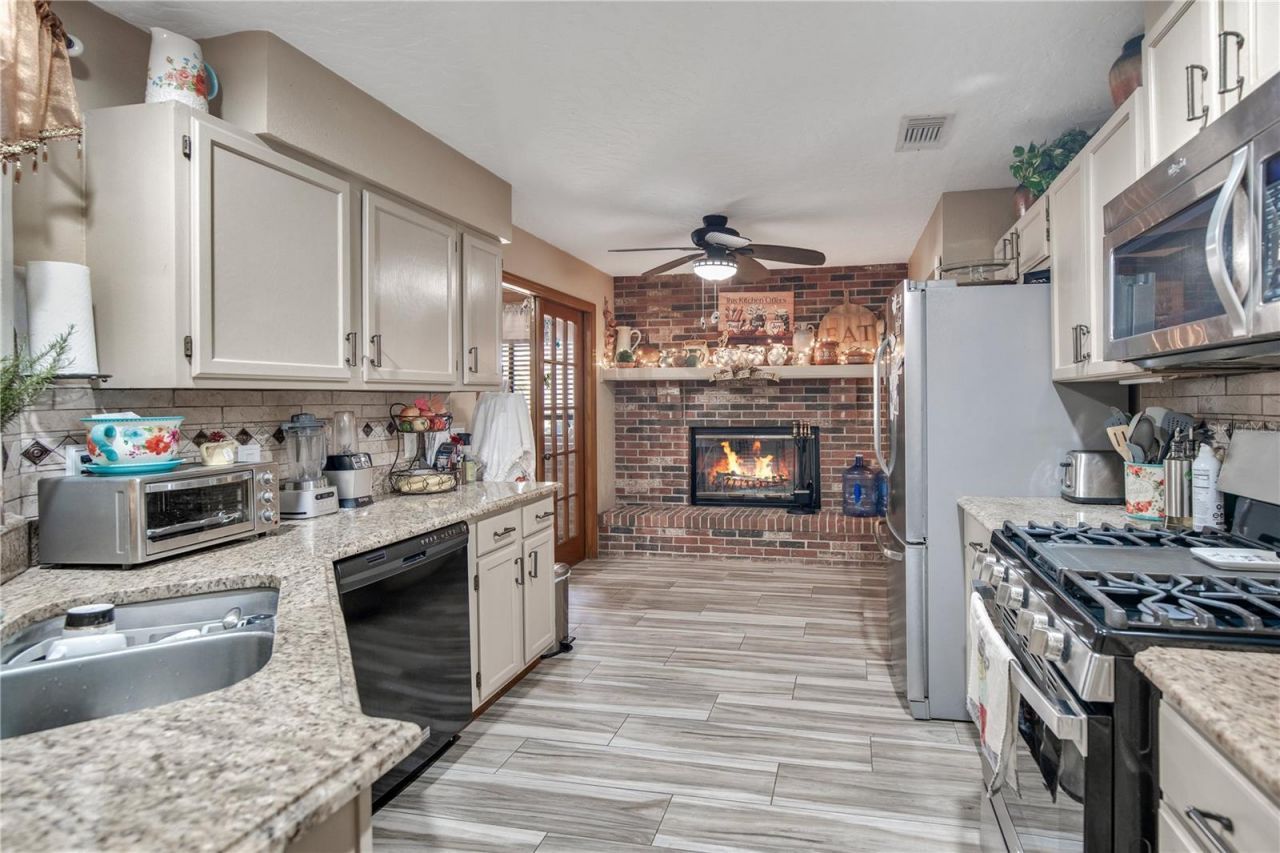 403 W French Avenue, Orange City, FL 32763 Photo