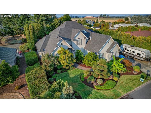 821 E 7TH ST, Molalla, OR 97038