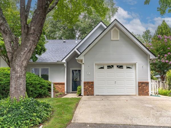7 Silver Place, Black Mountain, NC 28711