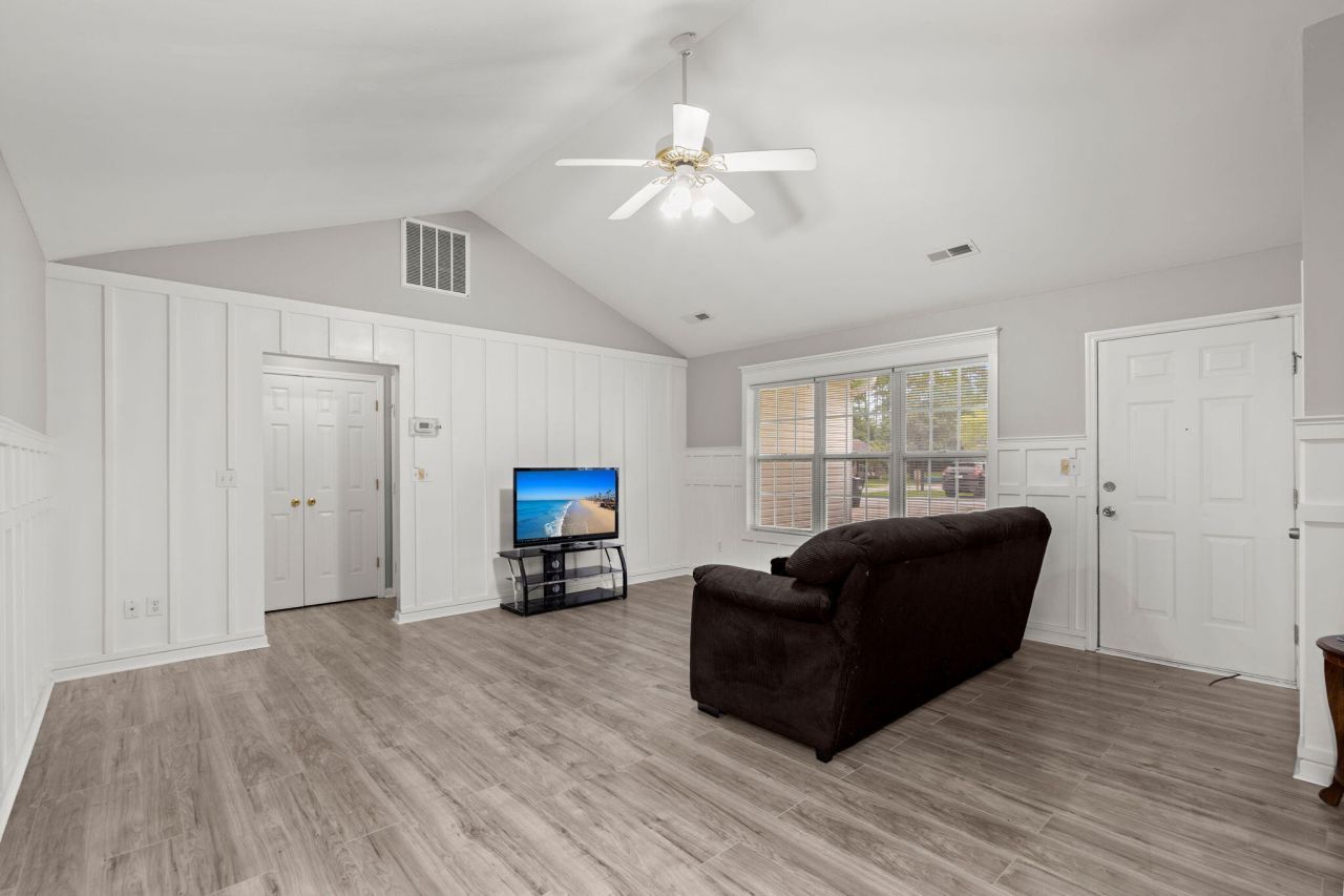 109 Wisteria Court Photo 4