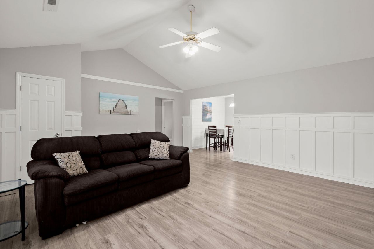 109 Wisteria Court Photo 6