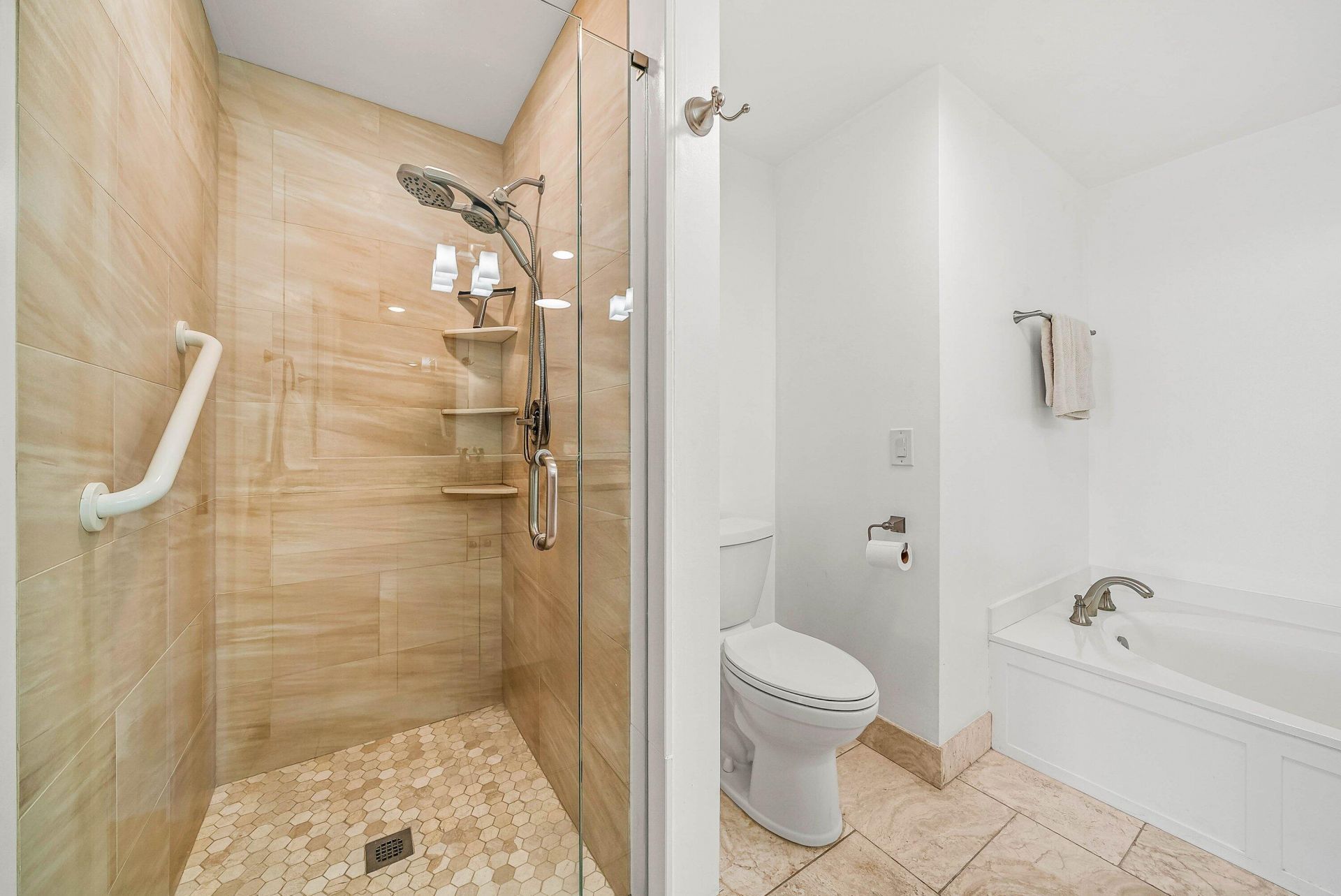 11370 Twelve Oaks Way, Unit 418, North Palm Beach, FL 33408 Photo