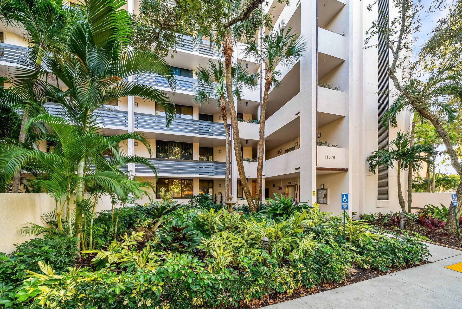 11370 Twelve Oaks Way, Unit 418, North Palm Beach, FL 33408 Photo