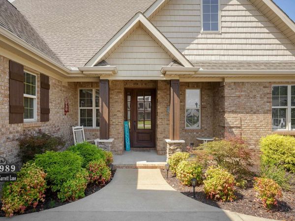 989 Garrett Ln, Florence, AL