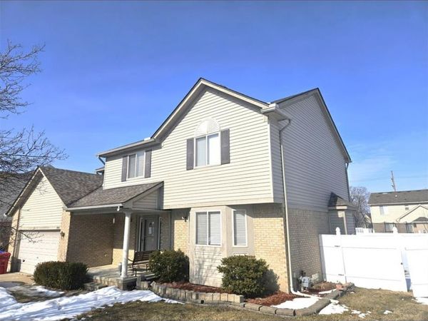 15801 Toulouse, Fraser, MI 48026