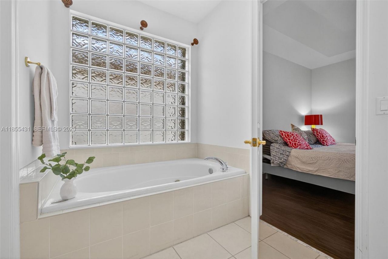 9633 Sandpiper Ln, West Palm Beach, FL 33411 Photo