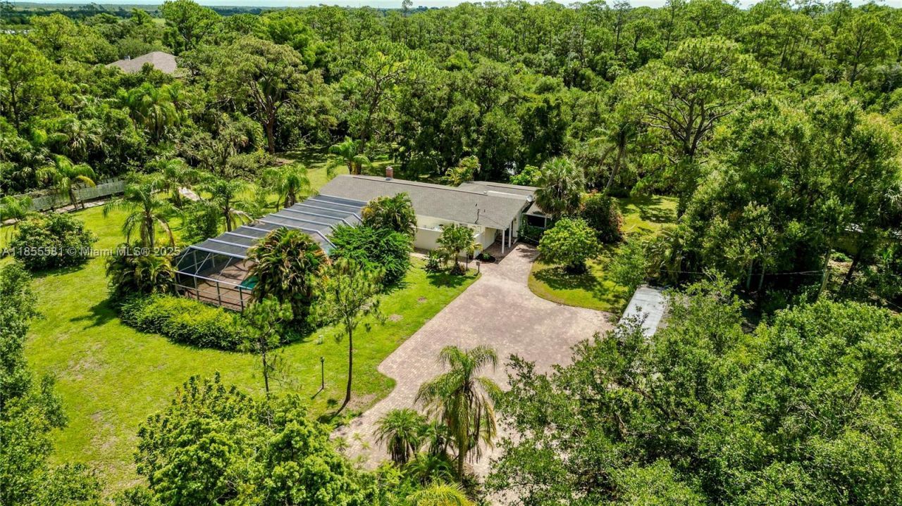 18220 Elmwood Dr, Alva, FL 33920 Photo