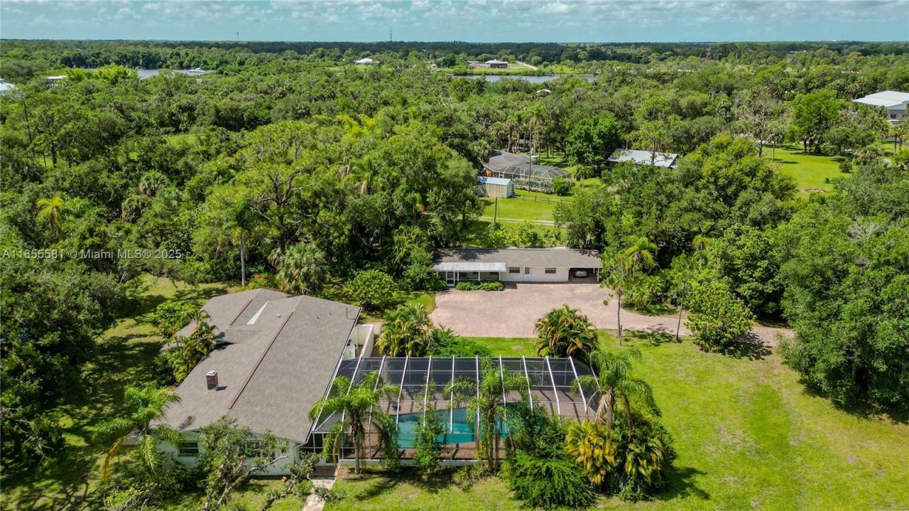 18220 Elmwood Dr, Alva, FL 33920 Photo