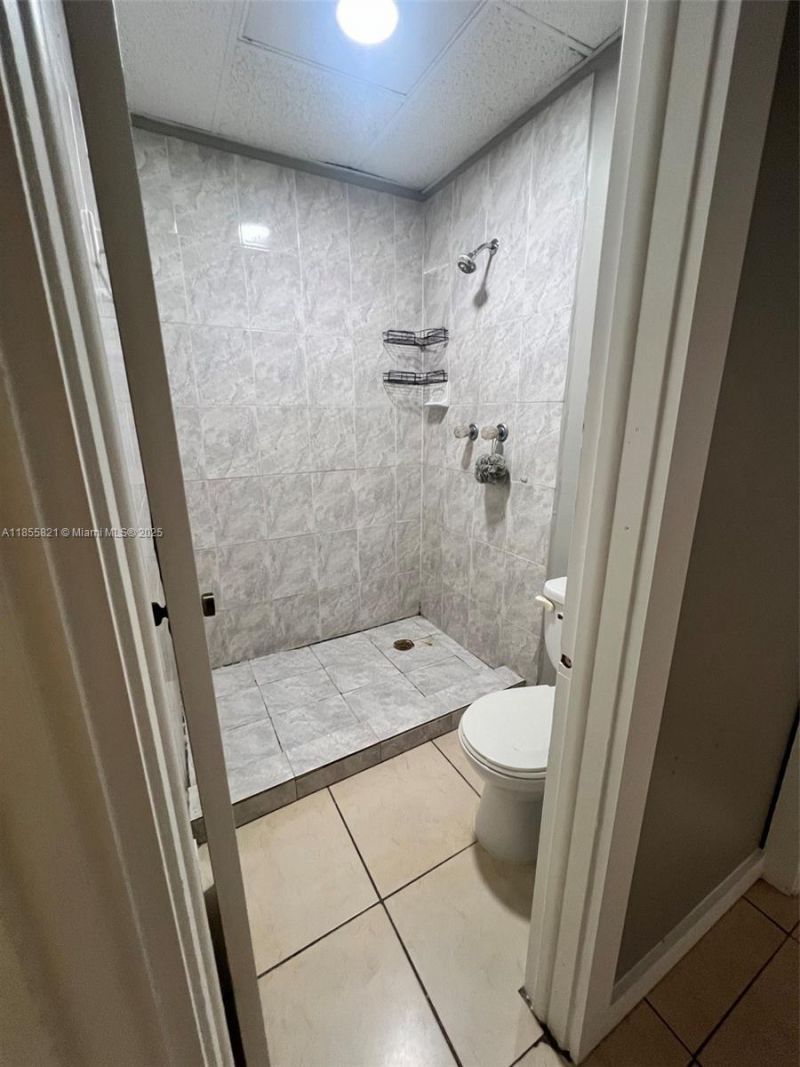 1657 W 40th St, Unit 6, Hialeah, FL 33012 Photo