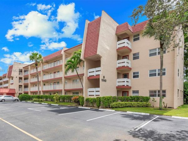 1040 Country Club Dr, Unit 309, Margate, FL 33063