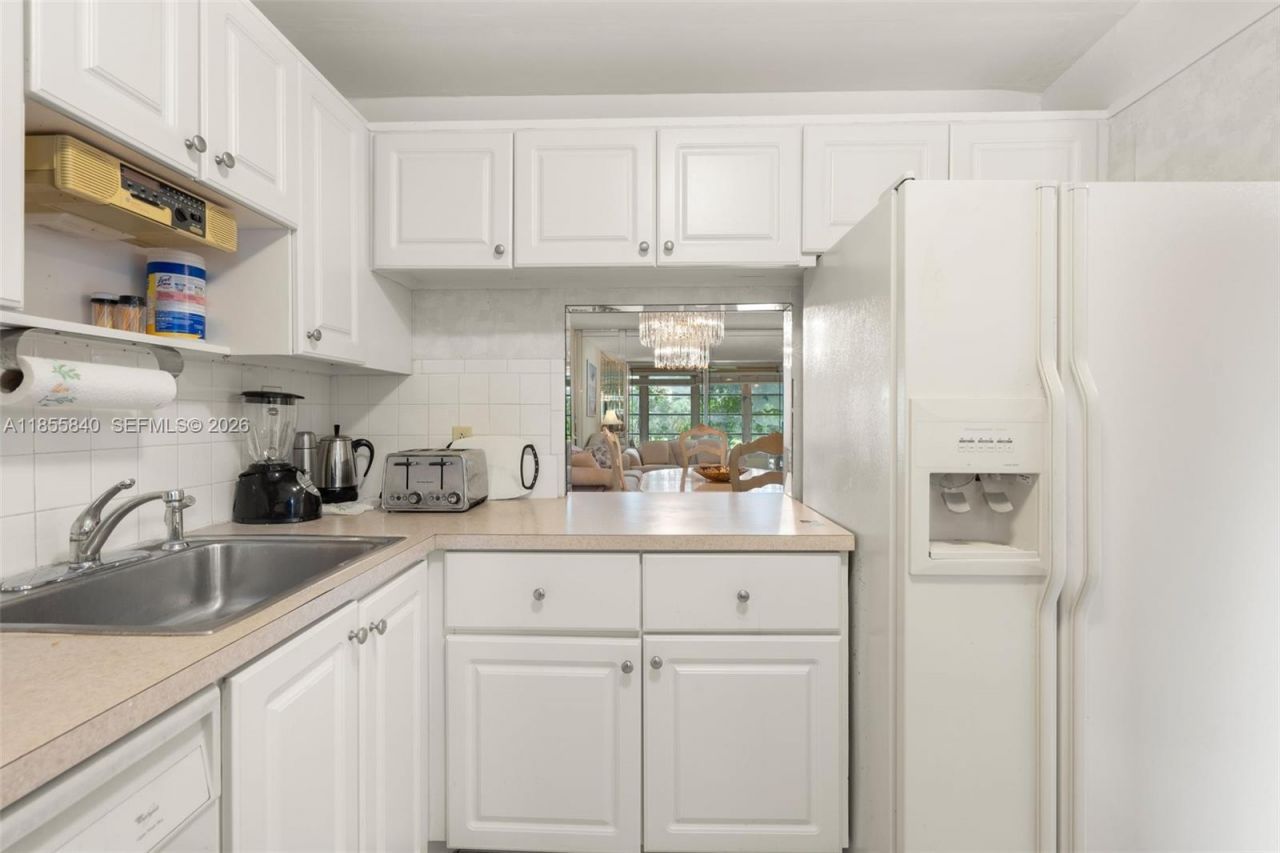 1040 Country Club Dr, Unit 309, Margate, FL 33063 Photo