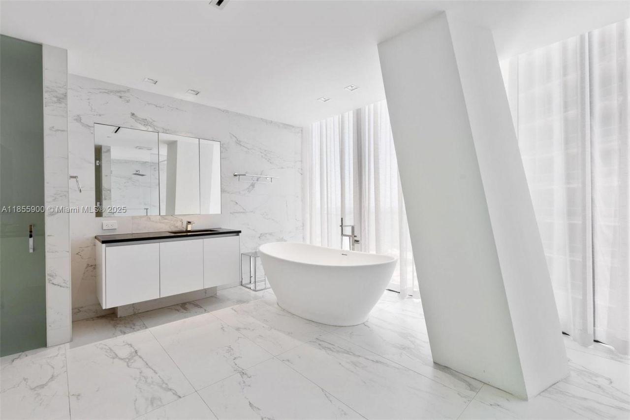 1000 Biscayne Blvd, Unit 4901, Miami, FL 33132 Photo