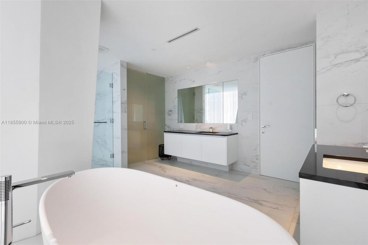 1000 Biscayne Blvd, Unit 4901, Miami, FL 33132 Photo