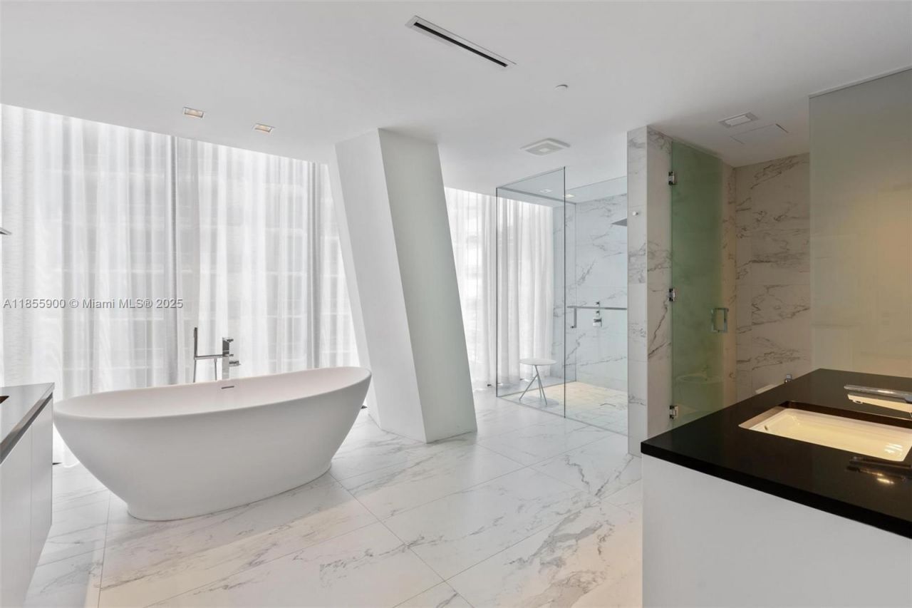 1000 Biscayne Blvd, Unit 4901, Miami, FL 33132 Photo