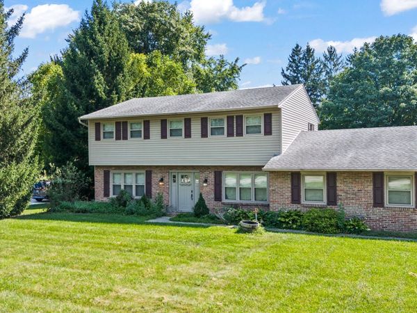 2215 Merrimont Drive, Troy, OH 45373