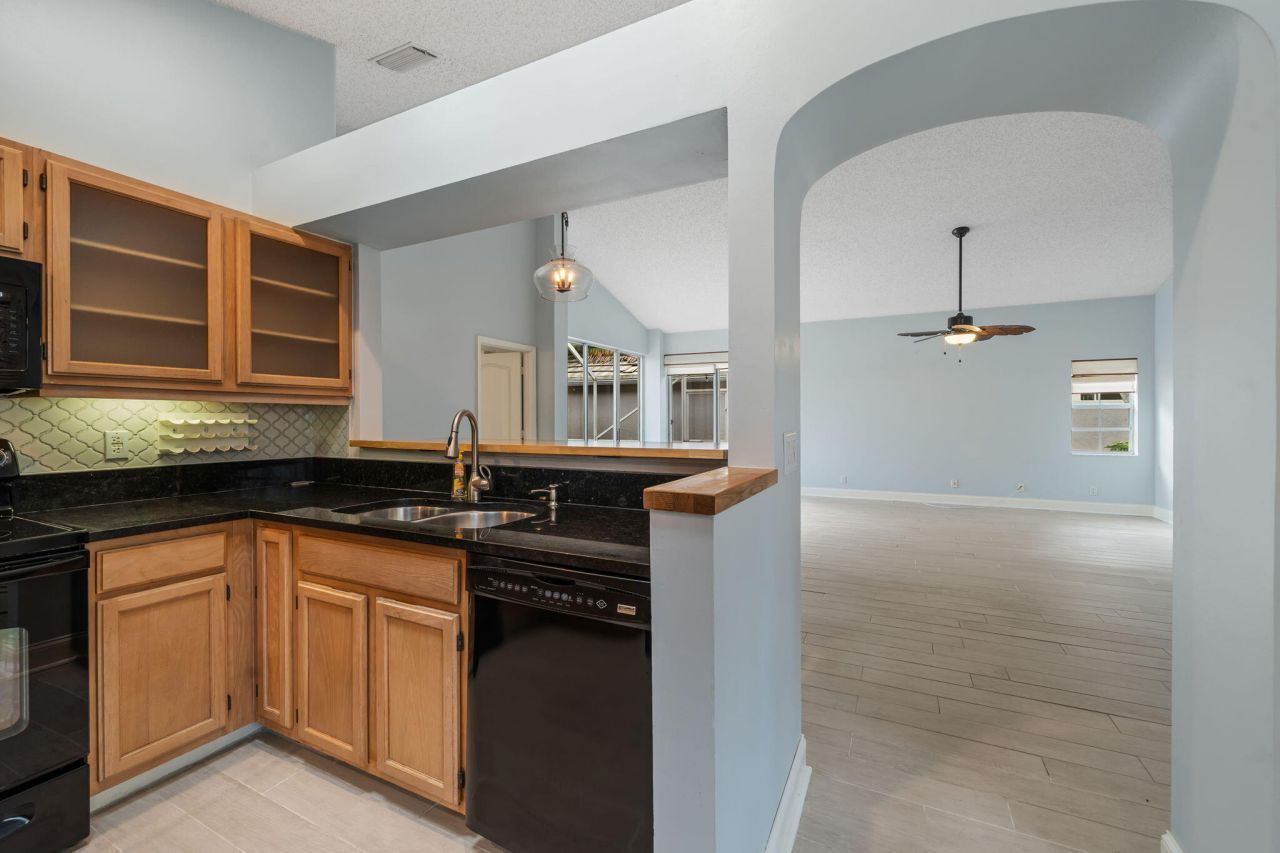 9190 Heathridge Drive, West Palm Beach, FL 33411 Photo