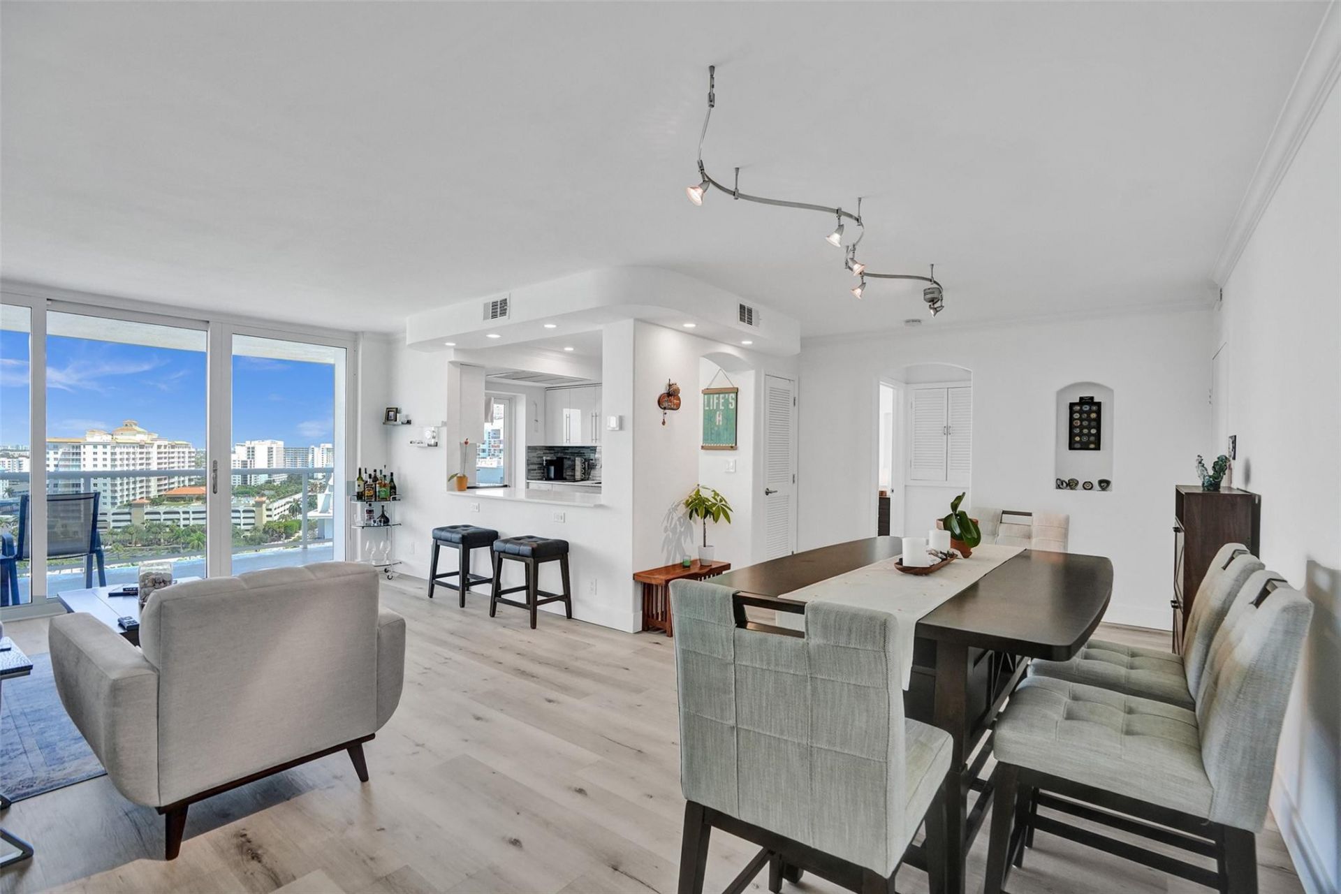 2715 N Ocean Boulevard, Unit 17F, Fort Lauderdale, FL 33308 Photo