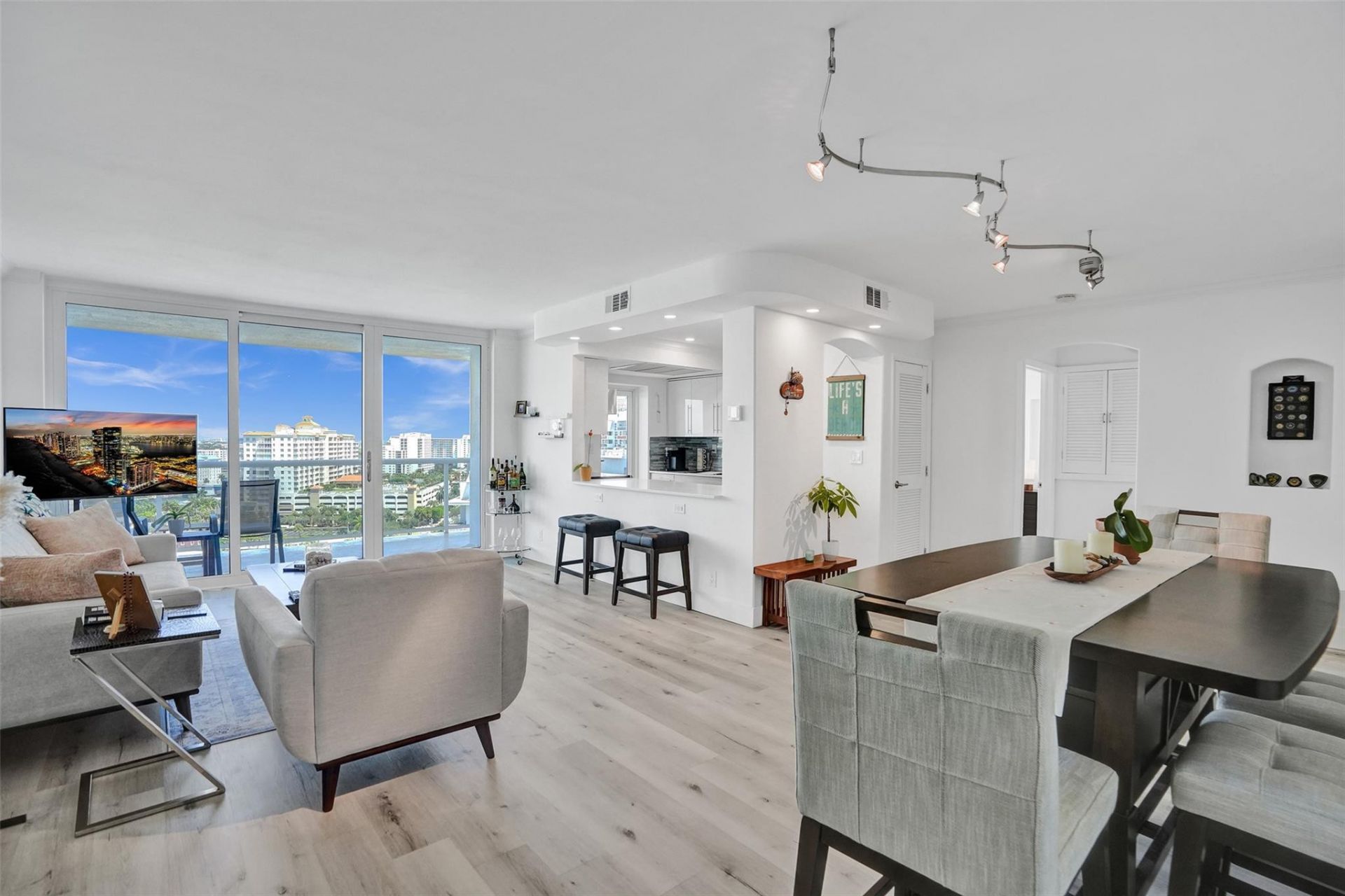 2715 N Ocean Boulevard, Unit 17F, Fort Lauderdale, FL 33308 Photo