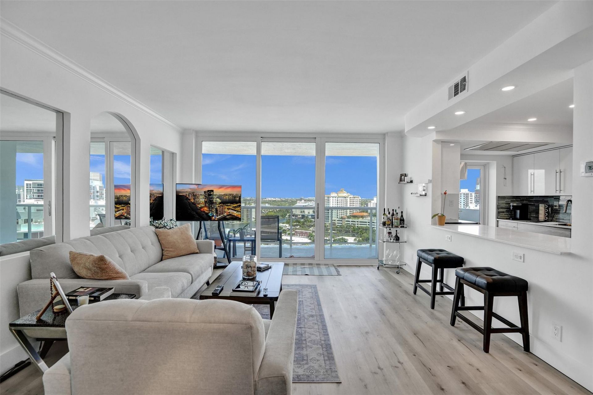 2715 N Ocean Boulevard, Unit 17F, Fort Lauderdale, FL 33308 Photo