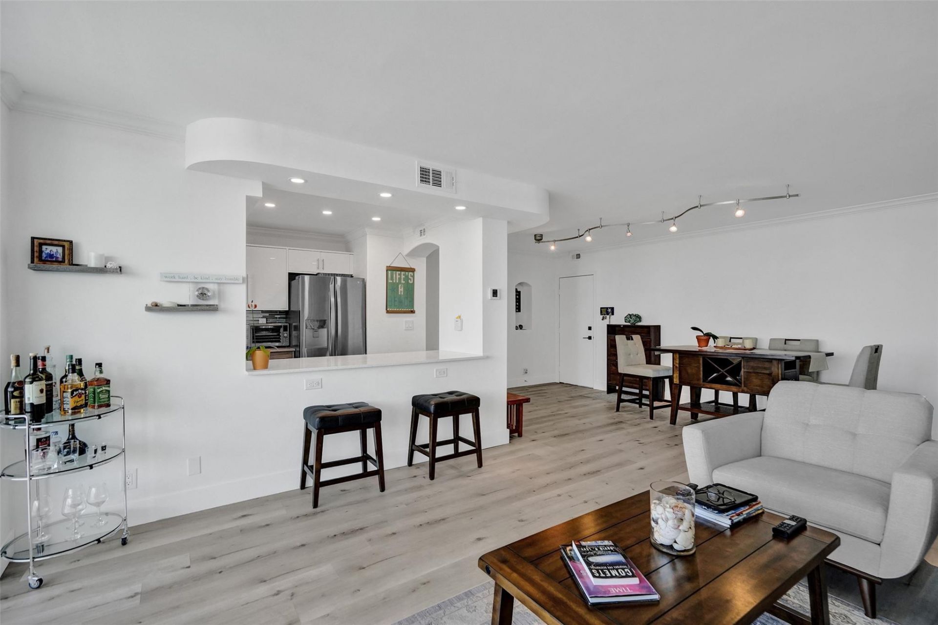 2715 N Ocean Boulevard, Unit 17F, Fort Lauderdale, FL 33308 Photo