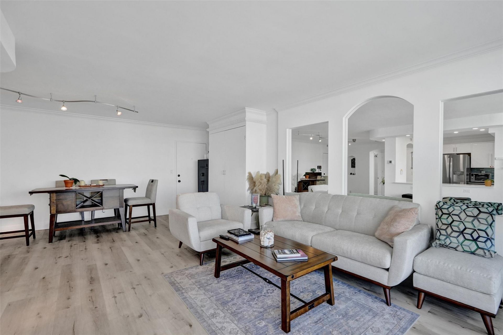 2715 N Ocean Boulevard, Unit 17F, Fort Lauderdale, FL 33308 Photo