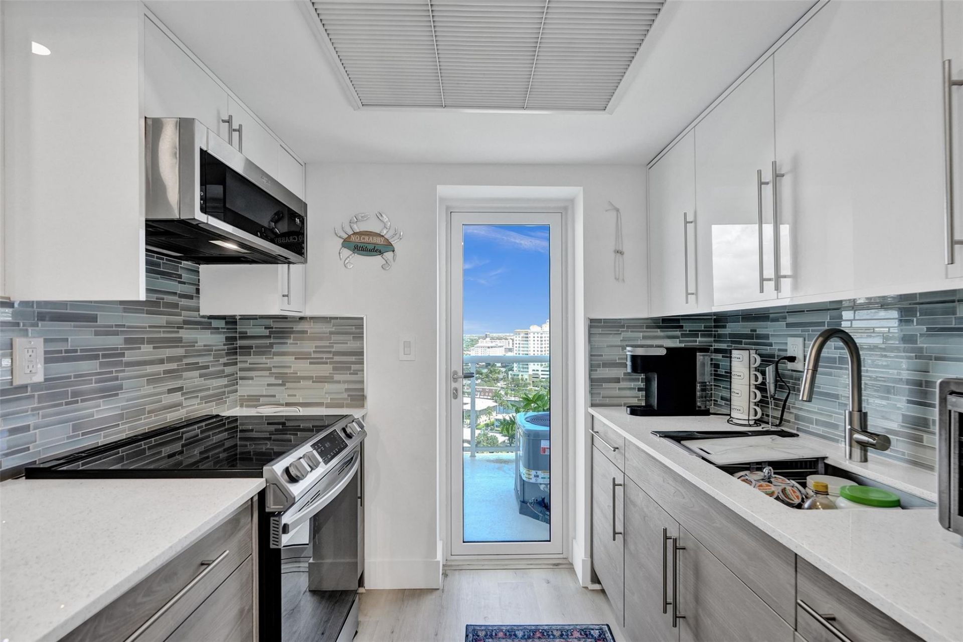 2715 N Ocean Boulevard, Unit 17F, Fort Lauderdale, FL 33308 Photo