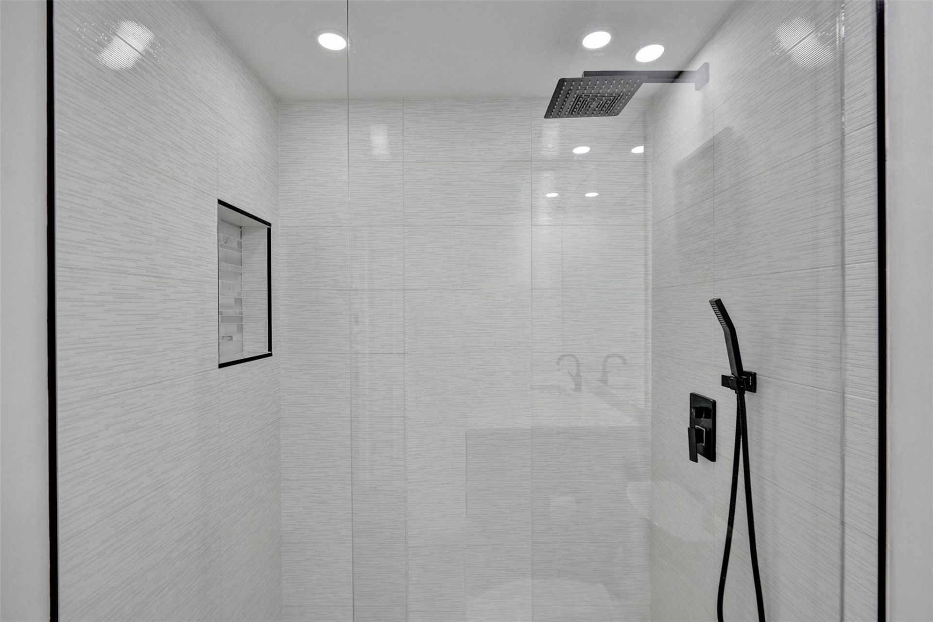 2715 N Ocean Boulevard, Unit 17F, Fort Lauderdale, FL 33308 Photo