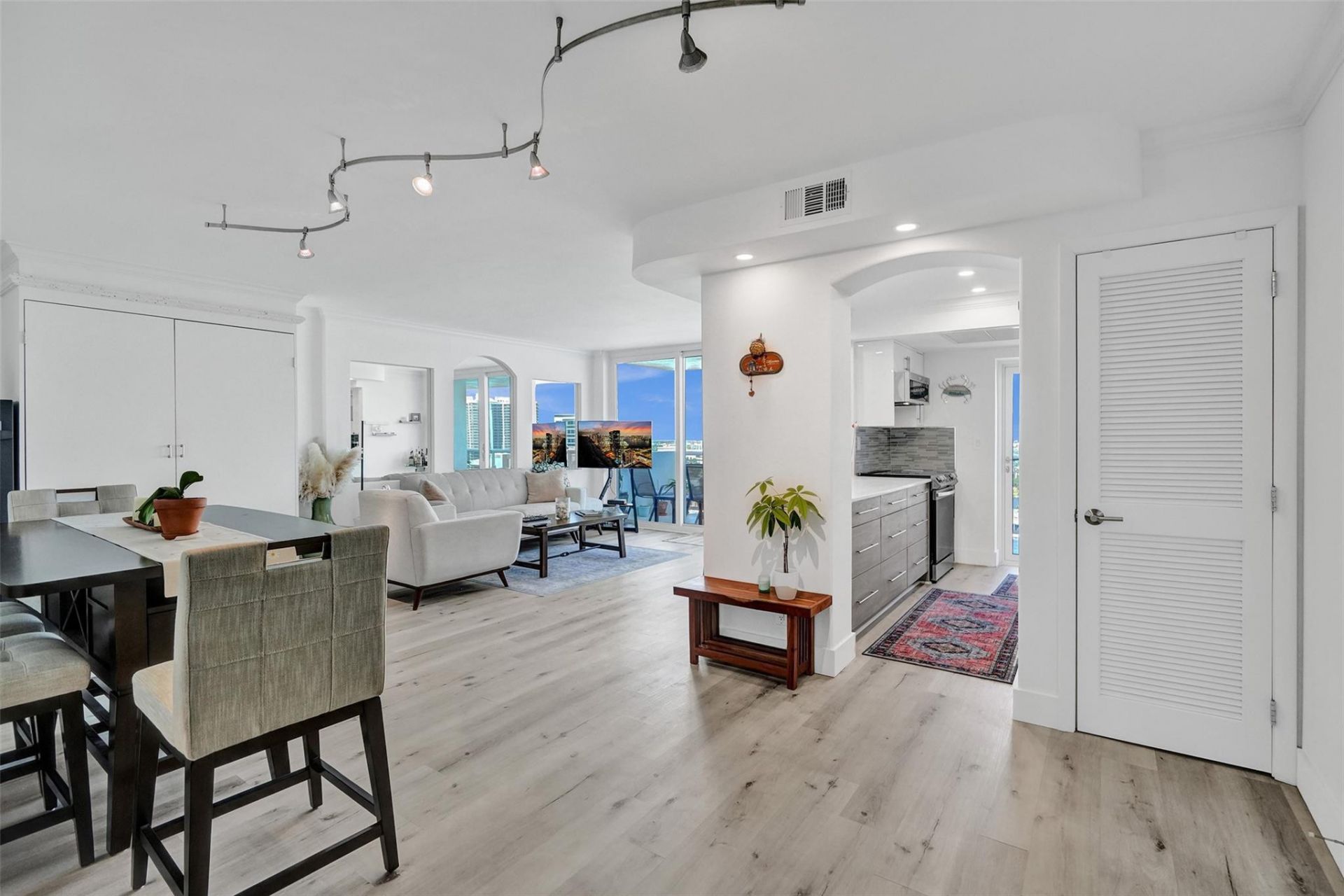 2715 N Ocean Boulevard, Unit 17F, Fort Lauderdale, FL 33308 Photo