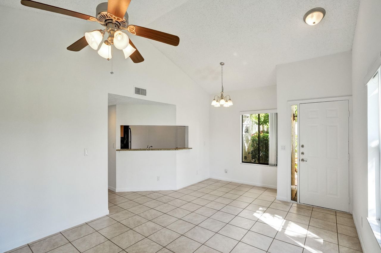 12 Via De Casas Sur, Unit 101, Boynton Beach, FL 33426 Photo