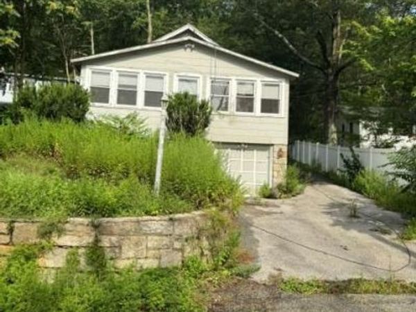 157 Tanglewylde Road, Lake Peekskill, NY 10537