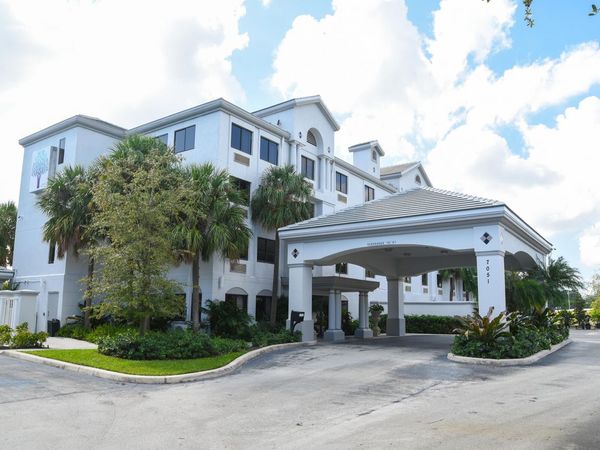 7051 N Seacrest Boulevard, Lantana, FL 33462