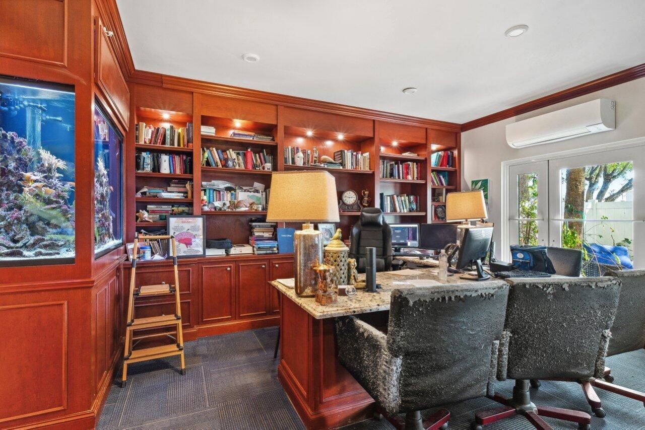 7051 N Seacrest Boulevard, Lantana, FL 33462 Photo