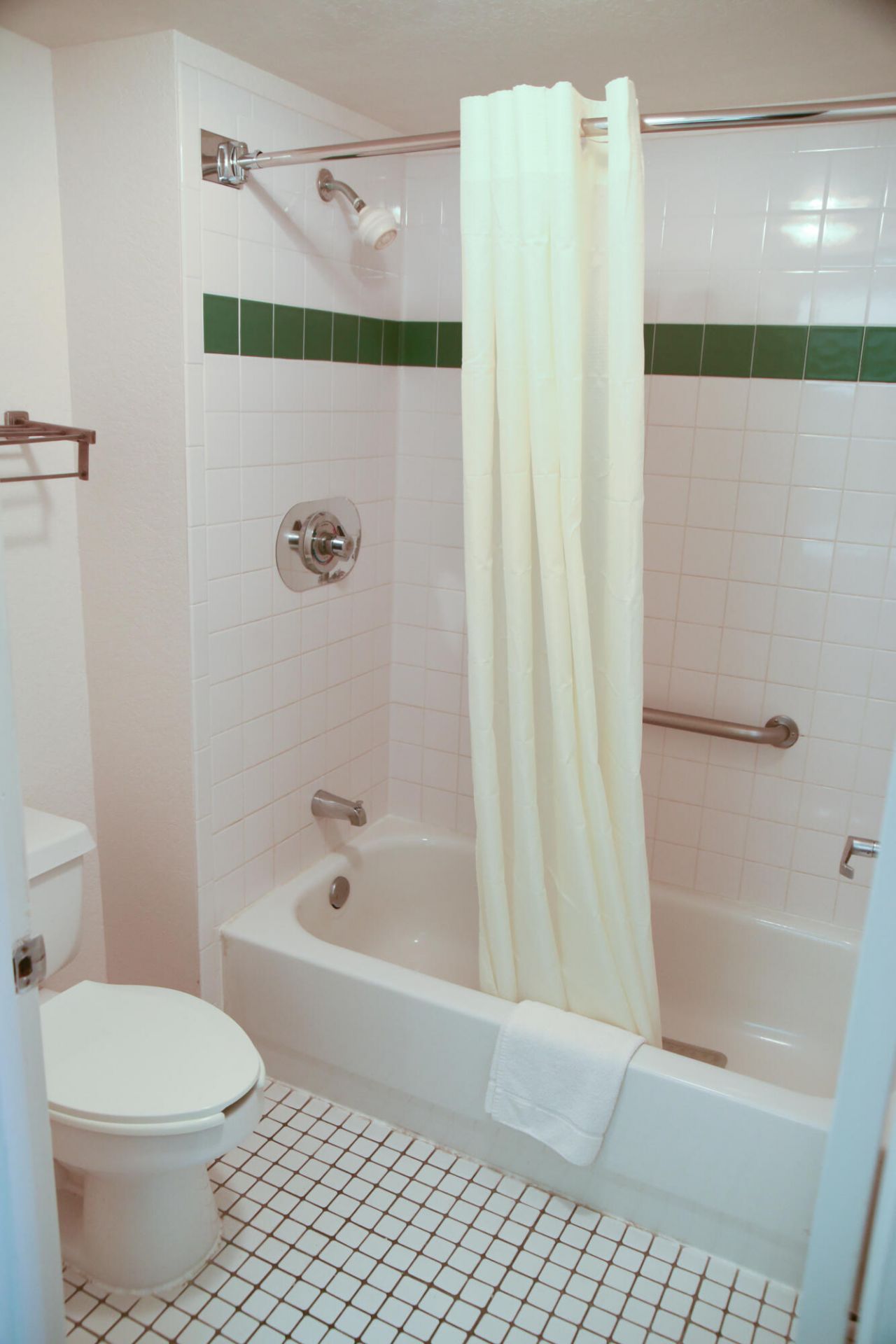 7051 N Seacrest Boulevard, Lantana, FL 33462 Photo