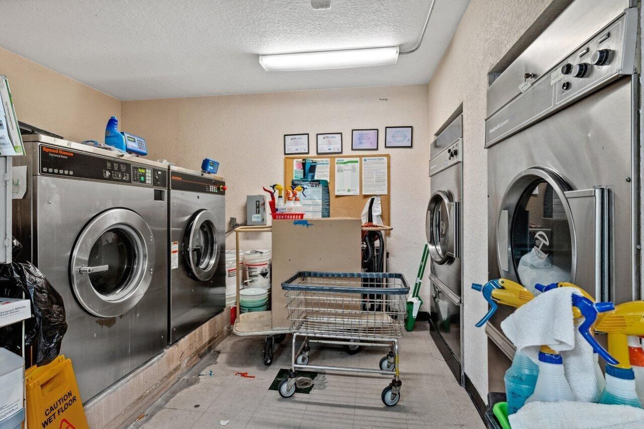 7051 N Seacrest Boulevard, Lantana, FL 33462 Photo