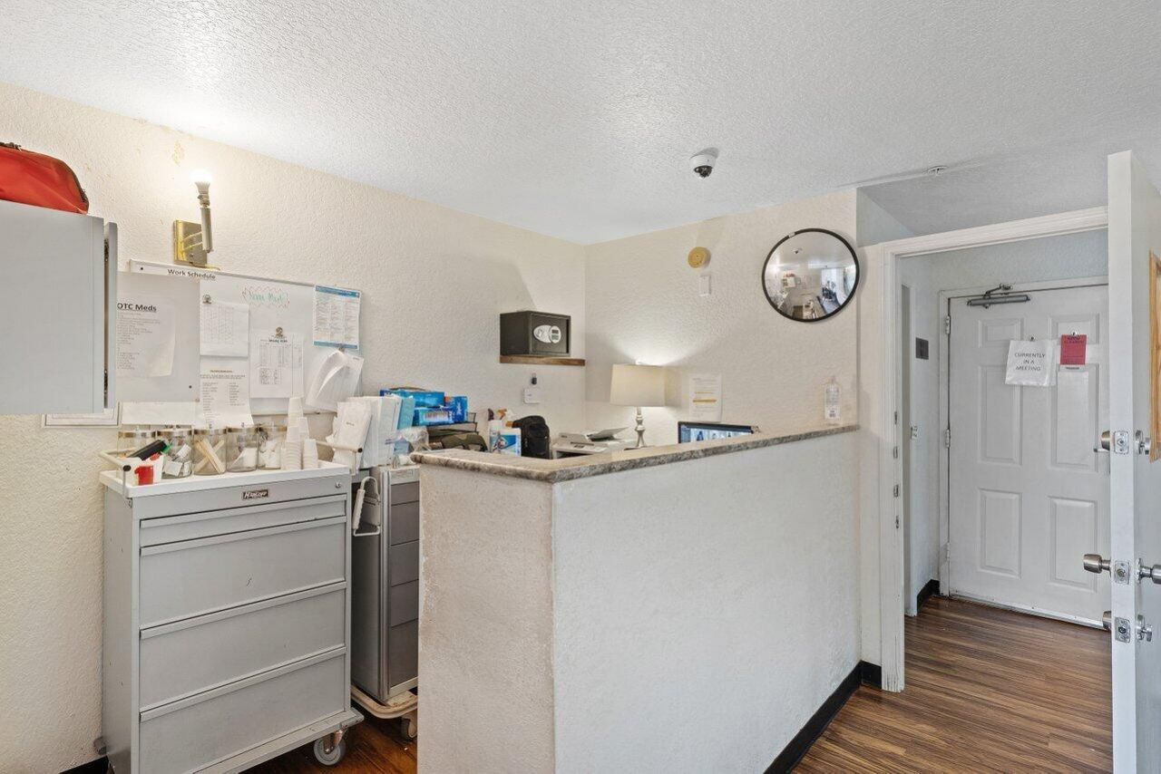 7051 Seacrest Boulevard, Lake Worth, FL 33462 Photo