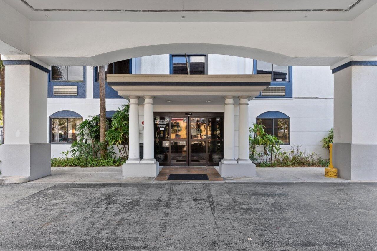 7051 Seacrest Boulevard, Lake Worth, FL 33462 Photo