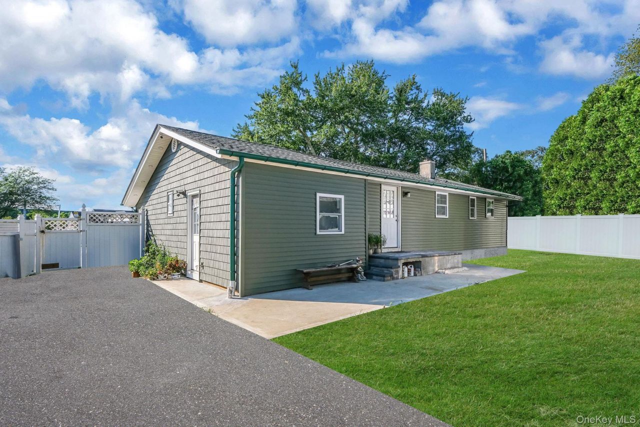 1010 Motor Parkway, Central Islip, NY 11722 Main Photo