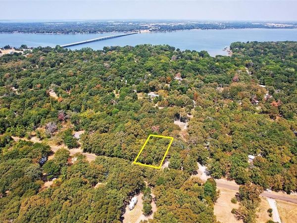 147 Golden Oaks Drive, Mabank, TX 75156