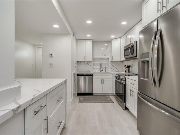 411 S Hollybrook Drive, Unit 109, Pembroke Pines, FL 33025