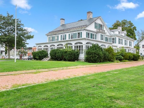 145 Main St, Amesbury, MA 01913