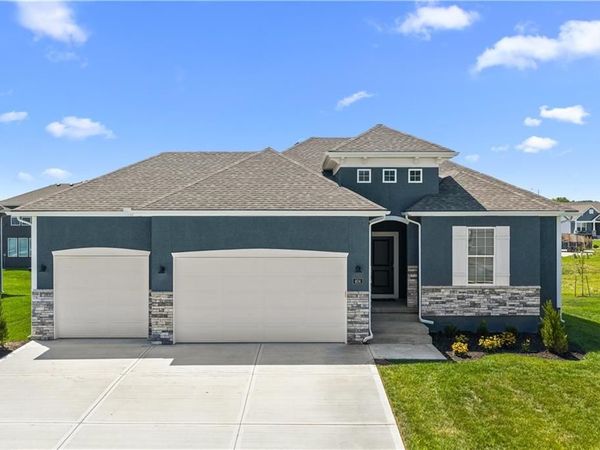 404 SW Hawthorne Lane, Blue Springs, MO 64014