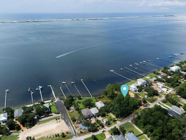 5275 Soundside Dr, Gulf Breeze, FL 32563