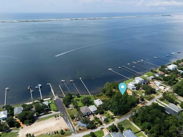 5275 Soundside Dr, Gulf Breeze, FL 32563